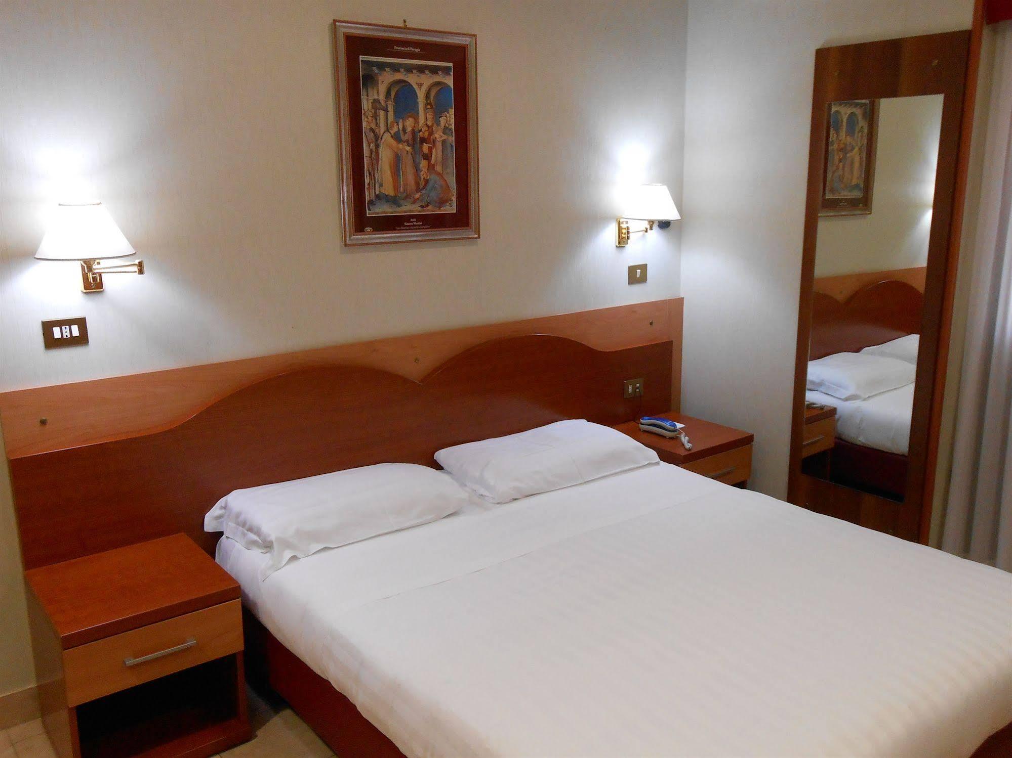 Hotel Riviera Фиумичино Екстериор снимка
