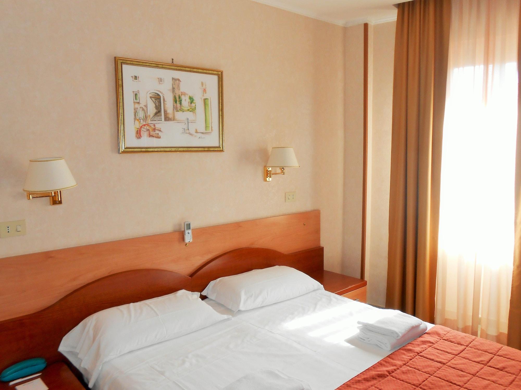 Hotel Riviera Фиумичино Екстериор снимка