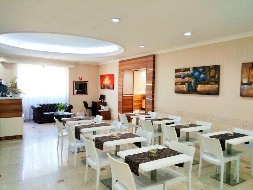 Hotel Riviera Фиумичино Екстериор снимка