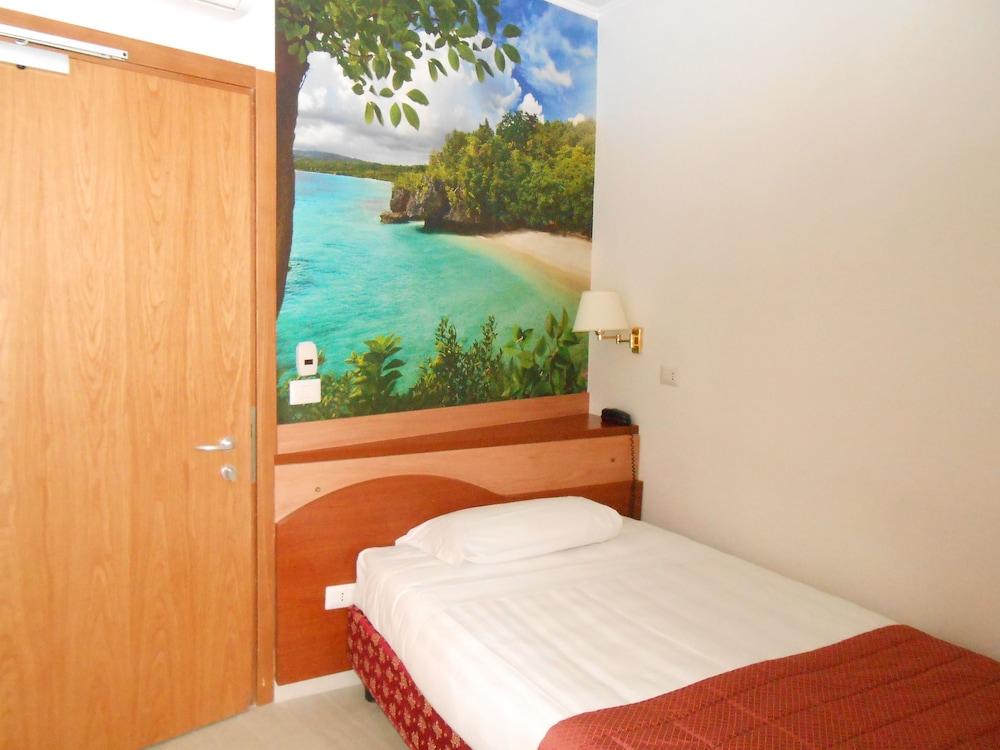 Hotel Riviera Фиумичино Екстериор снимка