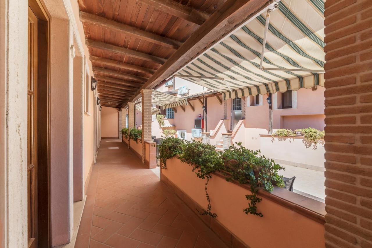 Hotel Riviera Фиумичино Екстериор снимка
