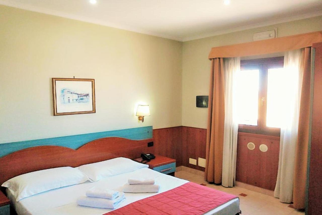 Hotel Riviera Фиумичино Екстериор снимка