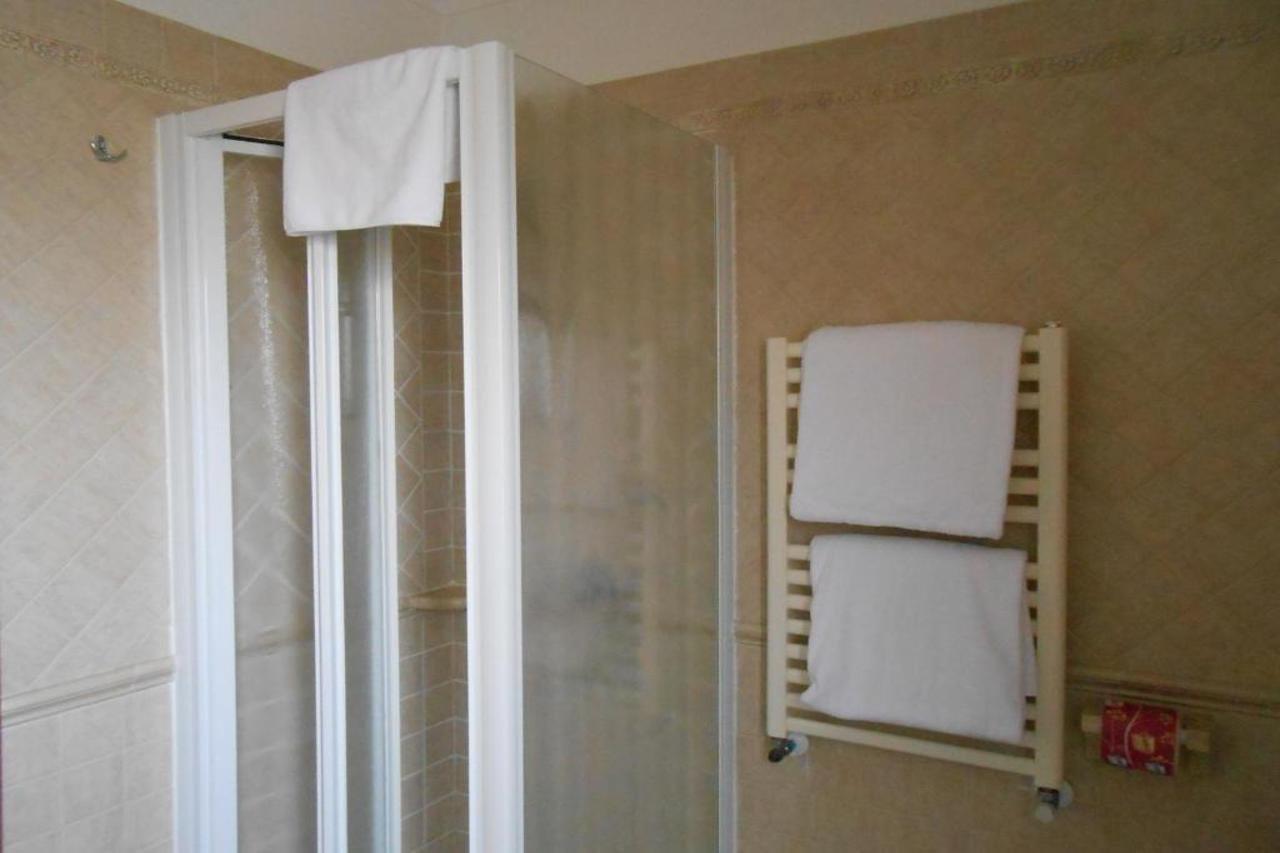 Hotel Riviera Фиумичино Екстериор снимка