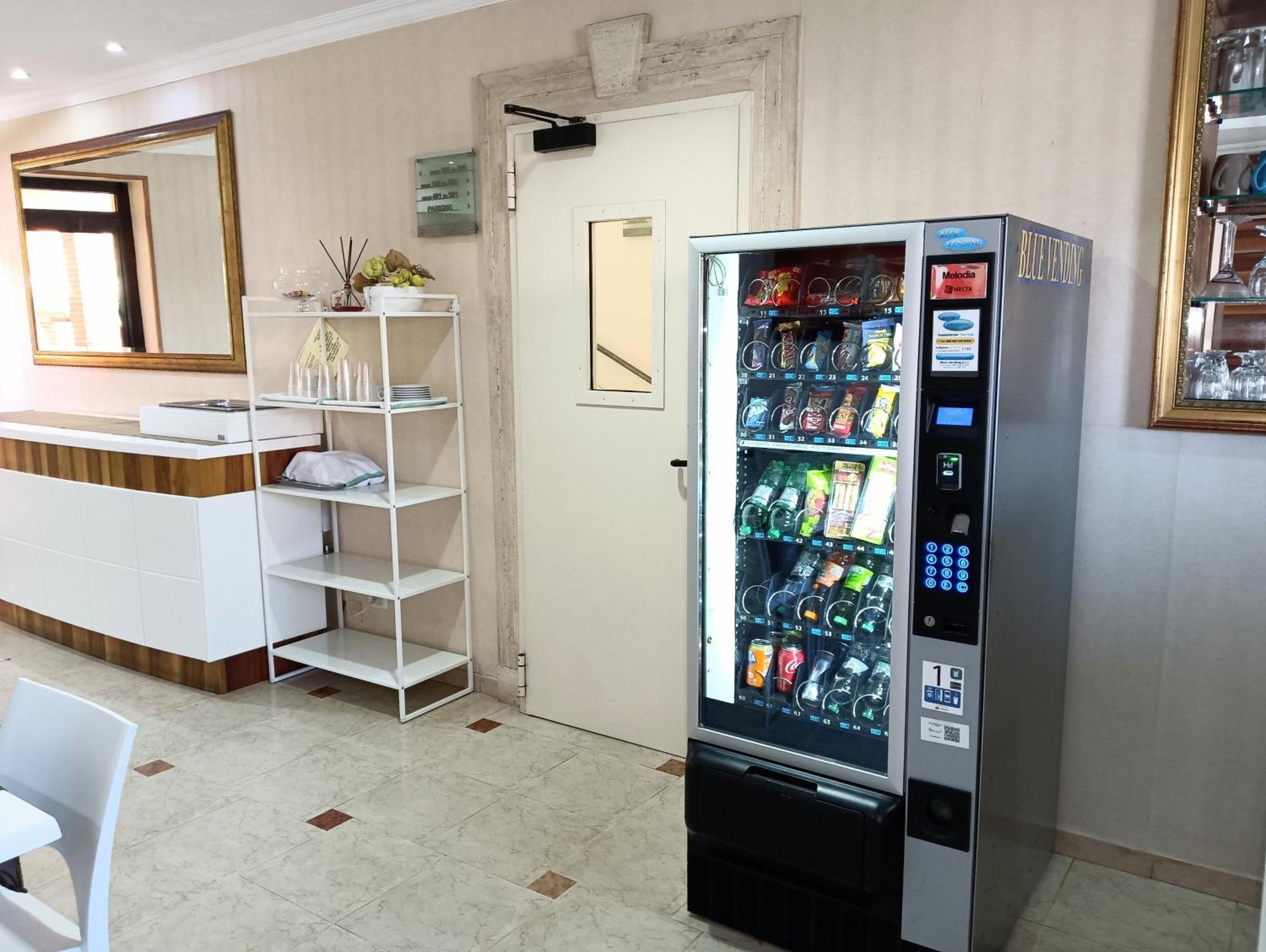Hotel Riviera Фиумичино Екстериор снимка
