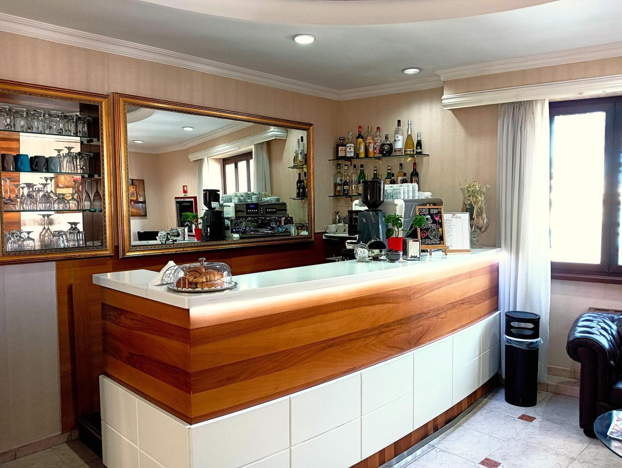 Hotel Riviera Фиумичино Екстериор снимка