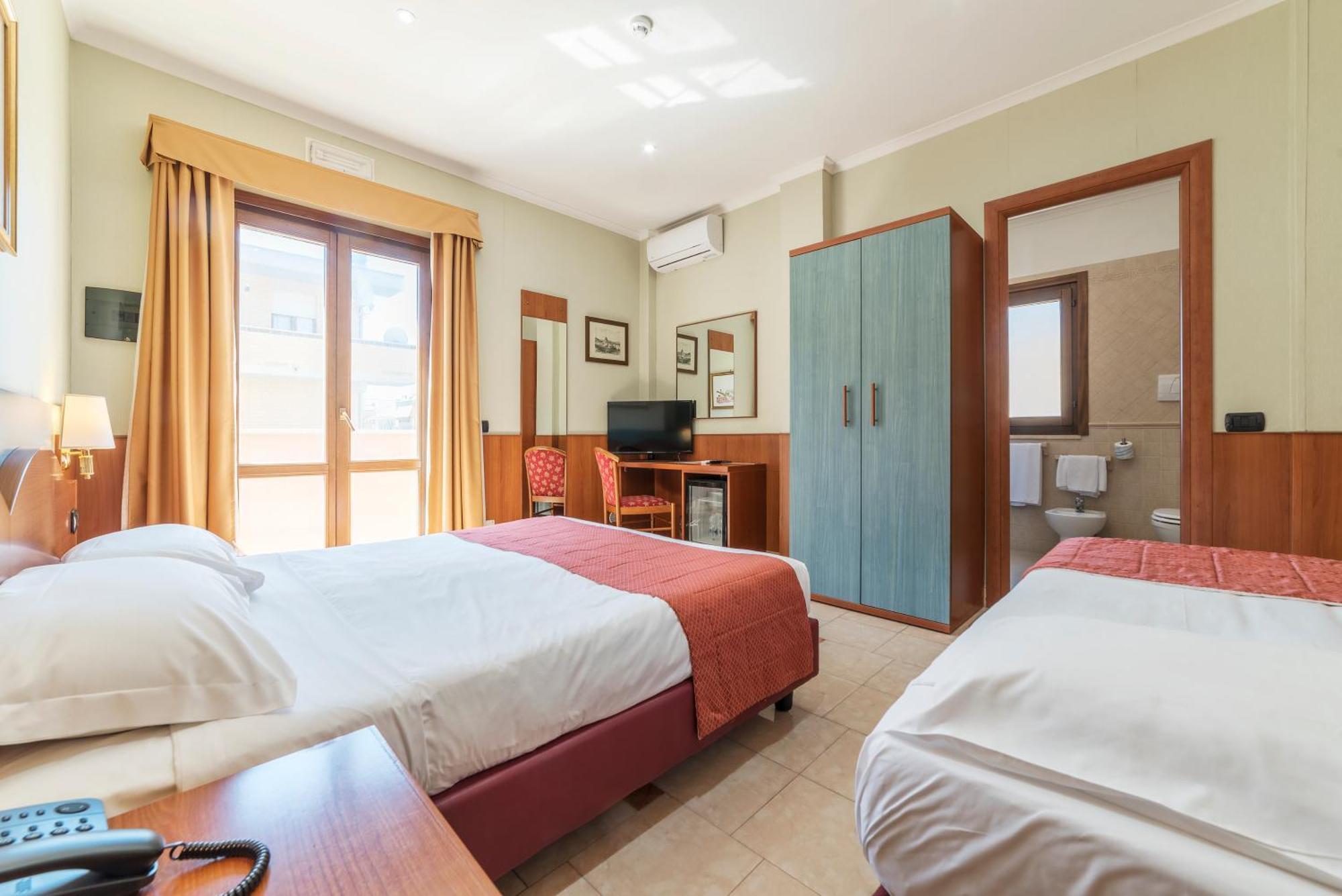 Hotel Riviera Фиумичино Екстериор снимка