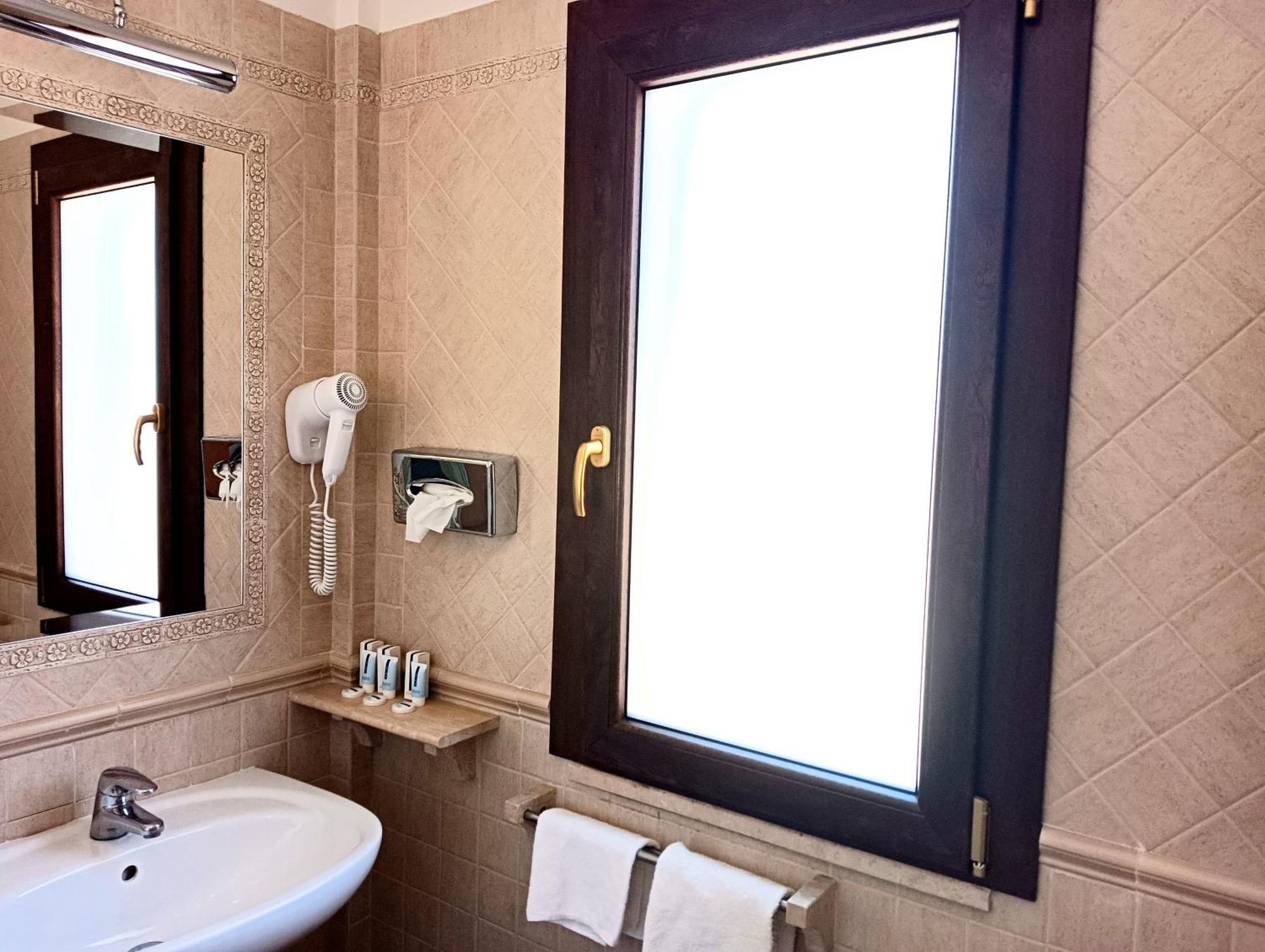 Hotel Riviera Фиумичино Екстериор снимка