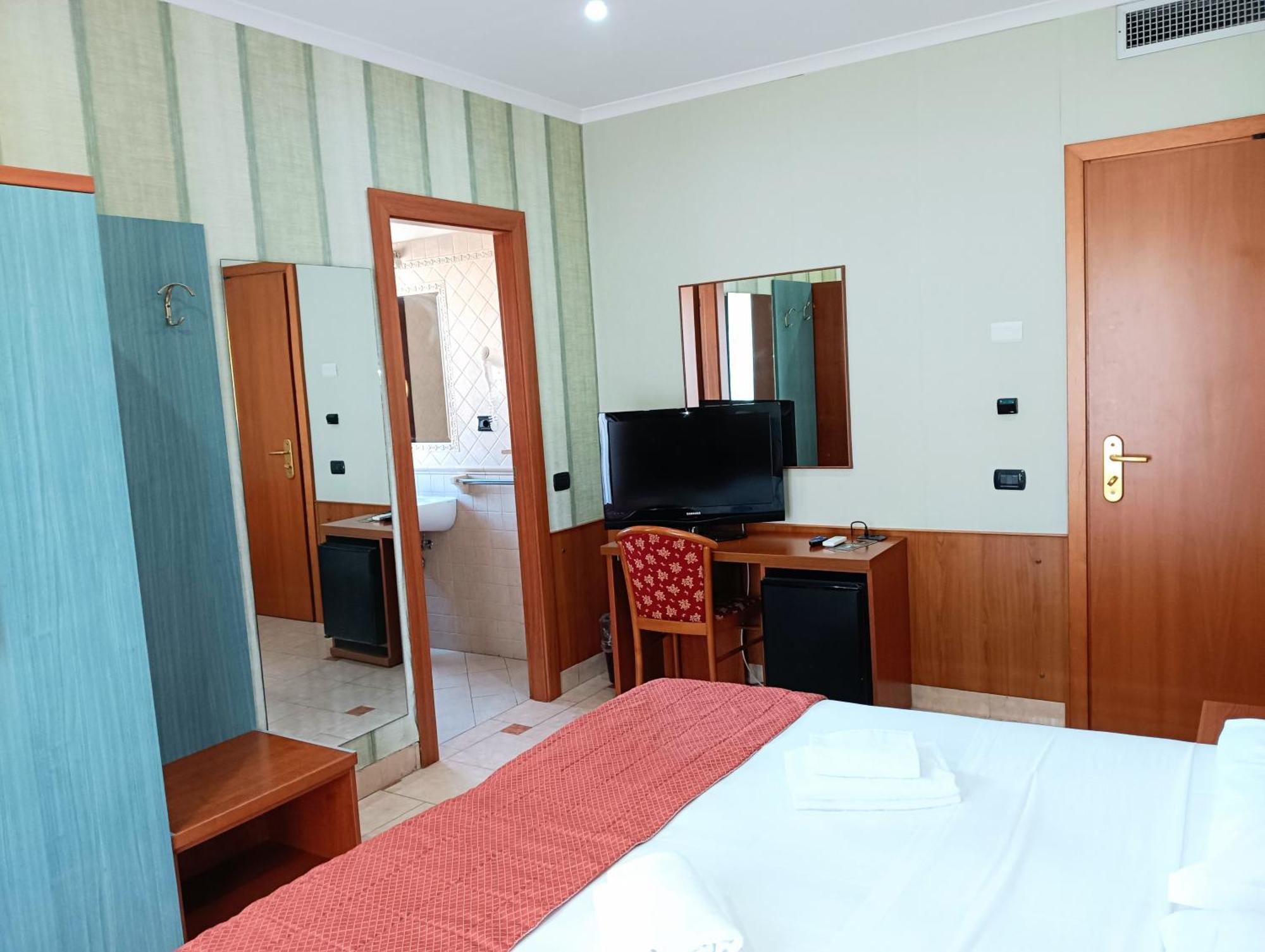 Hotel Riviera Фиумичино Екстериор снимка