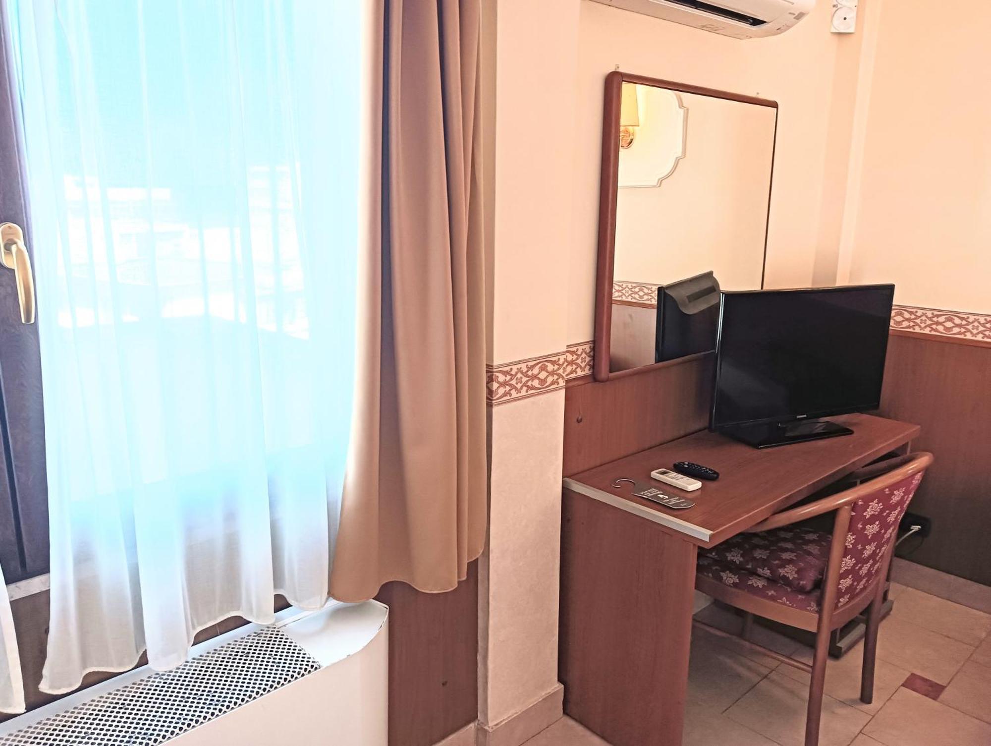 Hotel Riviera Фиумичино Екстериор снимка